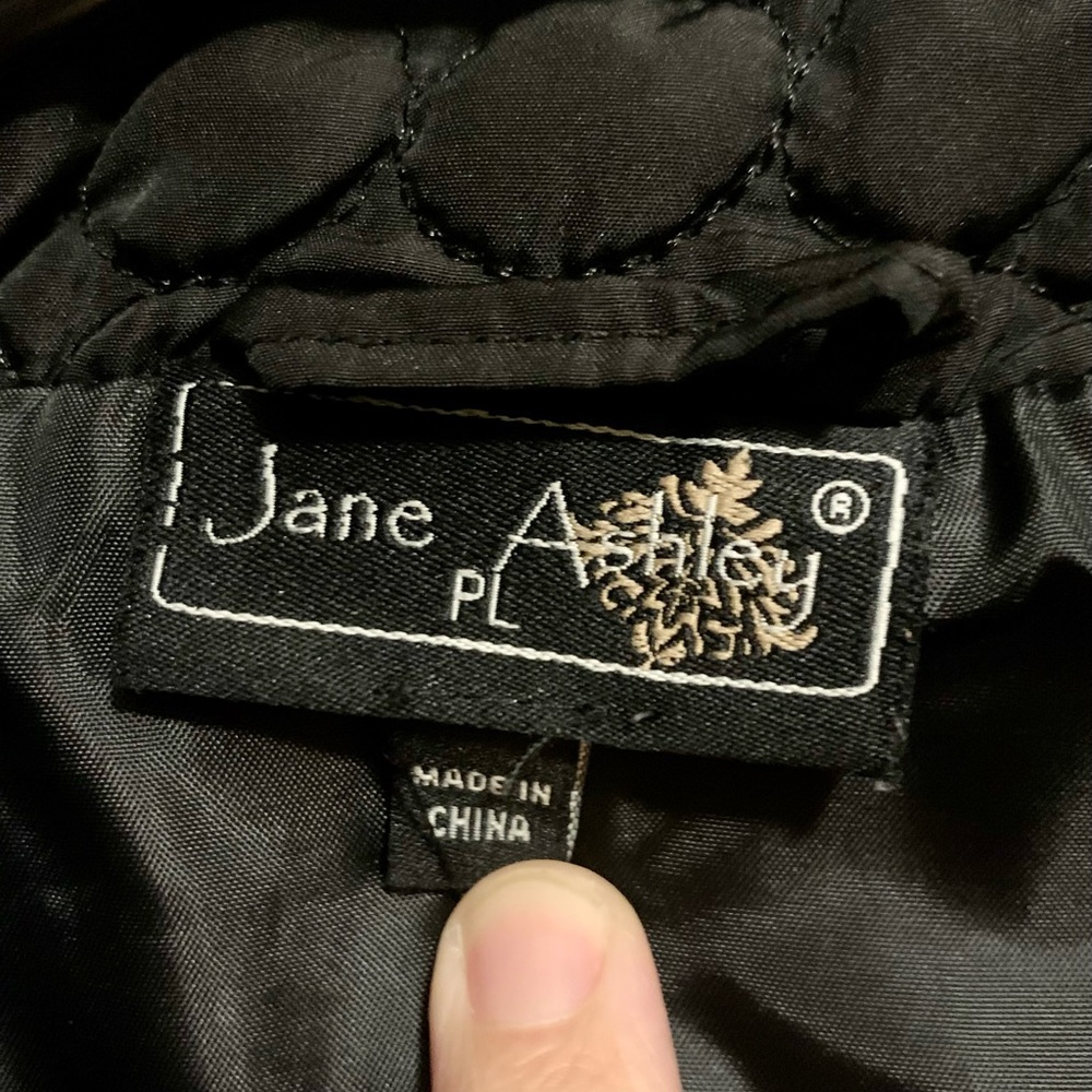 Petite Black Vest - Picture 2 of 5
